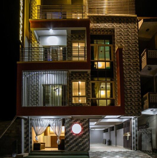 MT. Everest Hotel